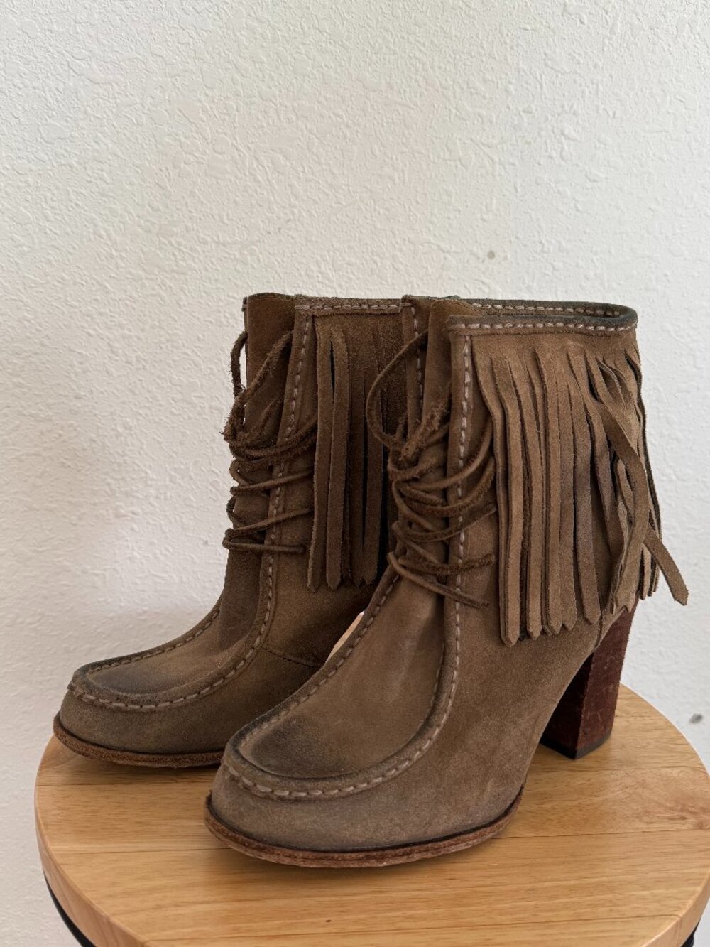 Frye Parker Fringe Ankle Suede Boots Wedge Gray Grey Lace Up Size 8 Distressed